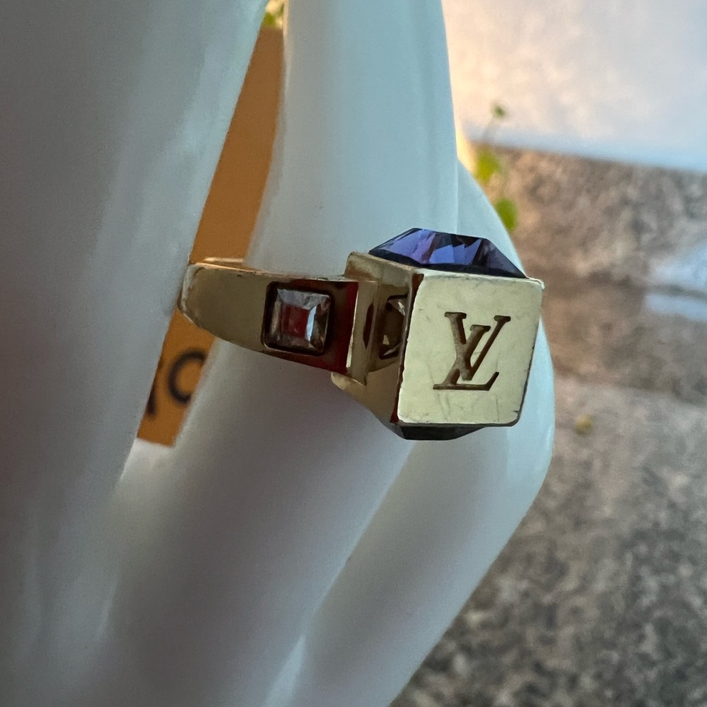 Louis Vuitton Crystal Gamble Ring - Picture 6 of 11
